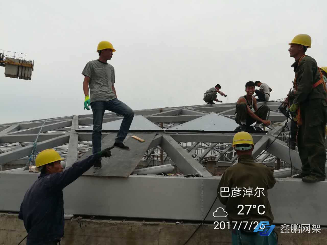 內(nèi)蒙古婺源縣采光頂網(wǎng)架深度文化中心施工現(xiàn)場