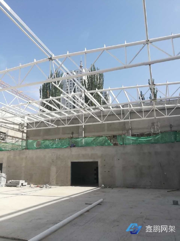 輕鋼結(jié)構(gòu)屋面網(wǎng)架現(xiàn)場(chǎng)施工