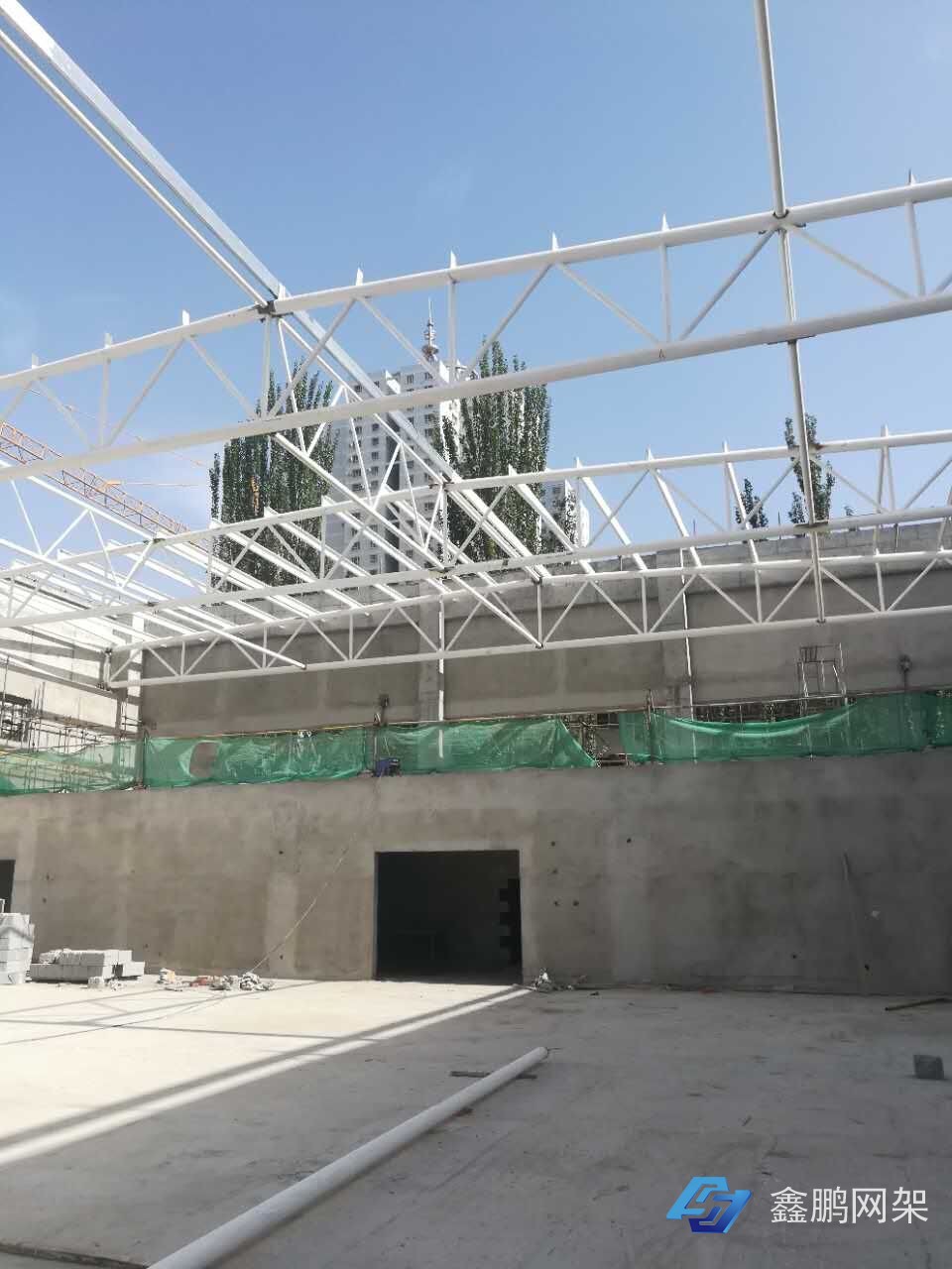 輕鋼結(jié)構(gòu)屋面網(wǎng)架現(xiàn)場(chǎng)施工